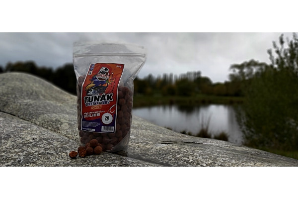 BM Carp Baits Tuňák, švestka & červ + chilli, 2kg